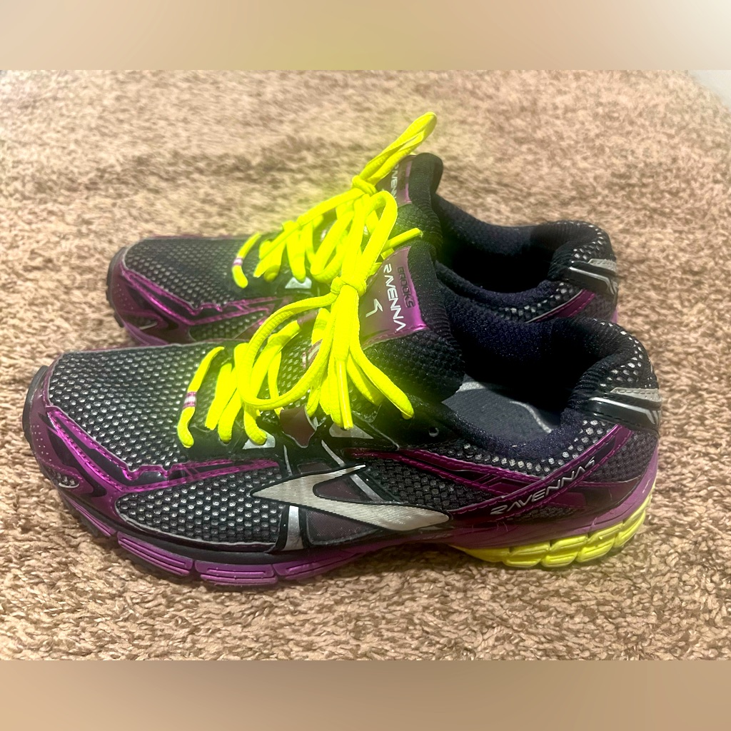 Brooks Ravenna Sneaker Running Shoes Black Purple Green Womens Sz 8.5